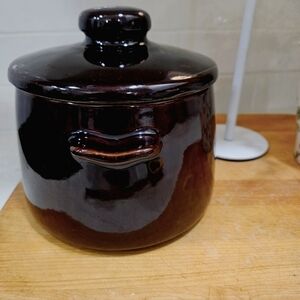 Westbend USA, Vintage  Brown Glazed Stonewear Crock Bean/Stew pot
